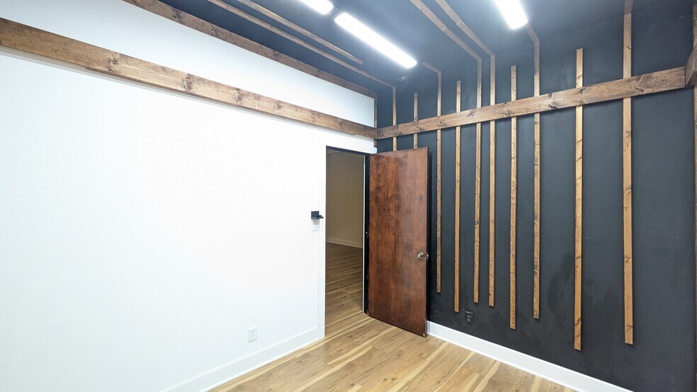 More Photos Of 3 Towanda Service Rd, Bloomington Flex For Sale