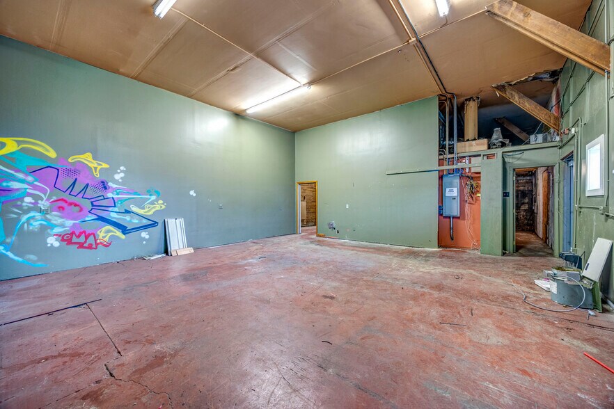 More Photos Of 206 N Benton St, Kennewick Warehouse For Lease