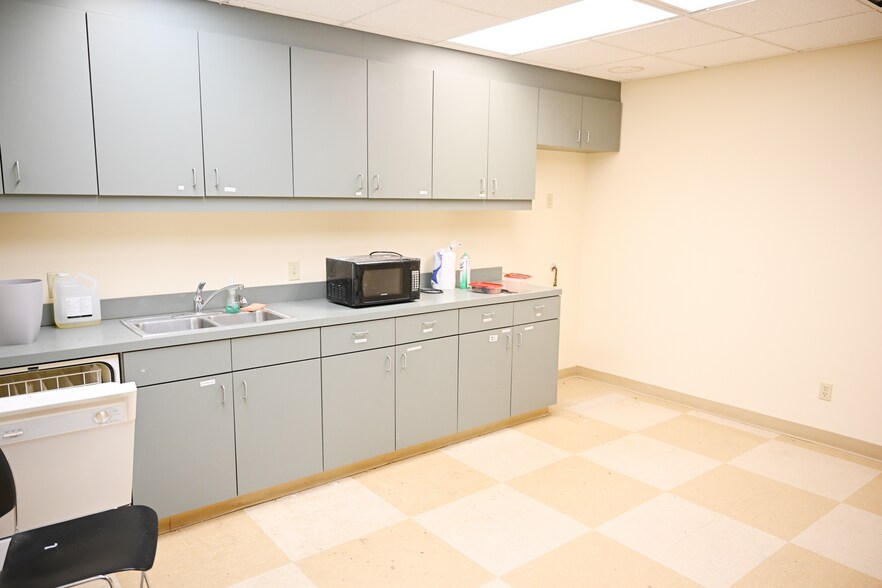 More Photos Of 24650 Center Ridge Rd, Westlake Office For Lease