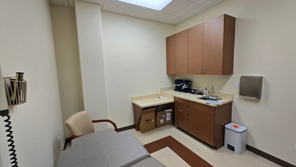 More Photos Of 11706 Fallbrook Dr, Houston Medical For Lease