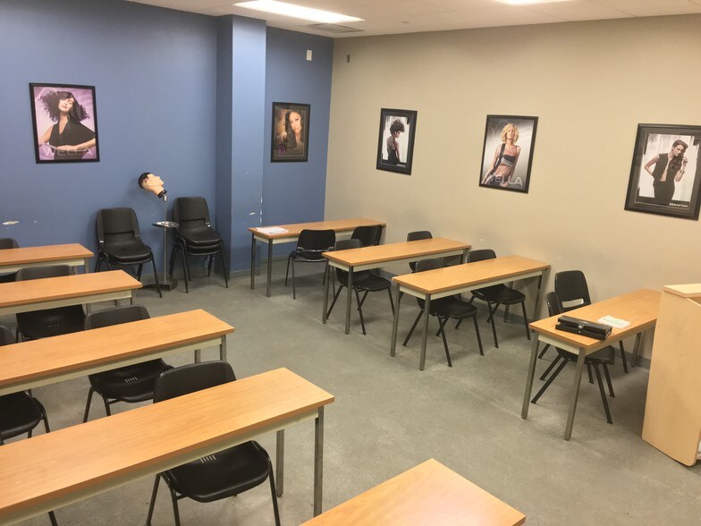 More Photos Of 500 Kings Hwy E, Fairfield Freestanding For Lease