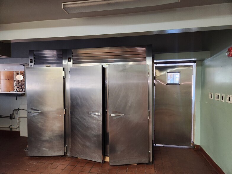 More Photos Of 725 Central Ave NE, Albuquerque Restaurant For Lease