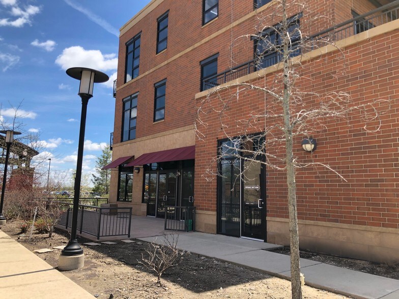 More Photos Of 2380 Esplanade Dr, Algonquin Office For Lease