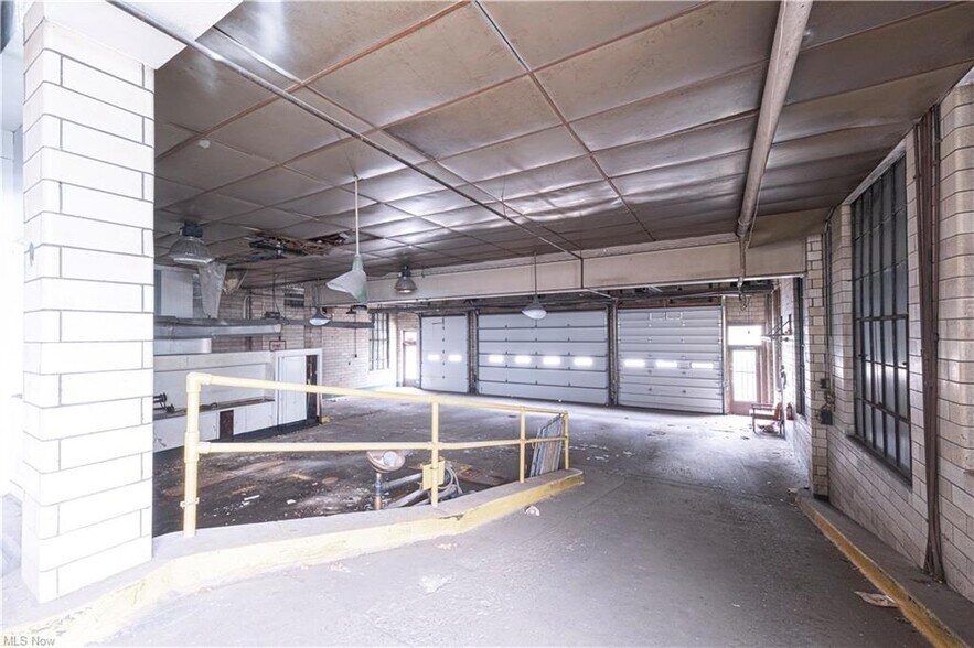 More Photos Of 1439 Sunset Blvd, Steubenville Light Manufacturing For Sale