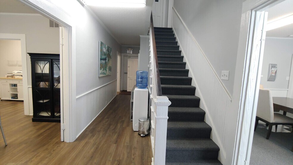 More Photos Of 407 W Main St, Lexington Office For Lease