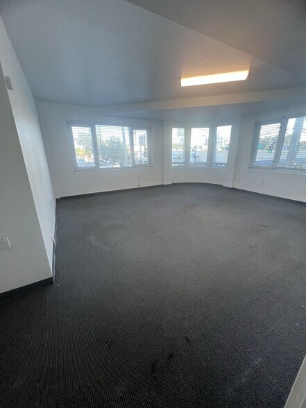 More Photos Of 2001 Tyler St, Hollywood Office For Lease