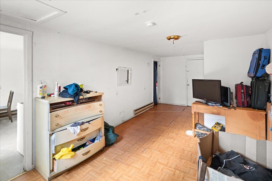 More Photos Of 53 Somerset St, Hopewell Flex For Sale