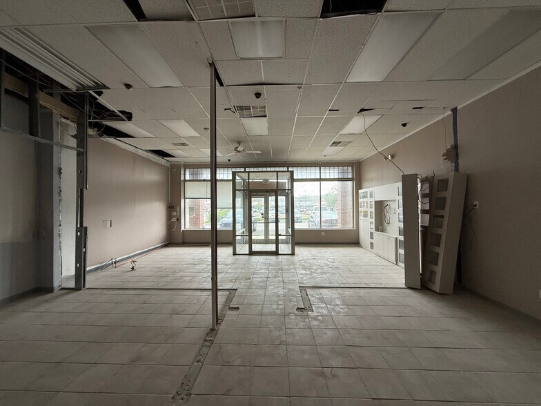 More Photos Of 37 Plaistow Rd, Plaistow Unknown For Lease