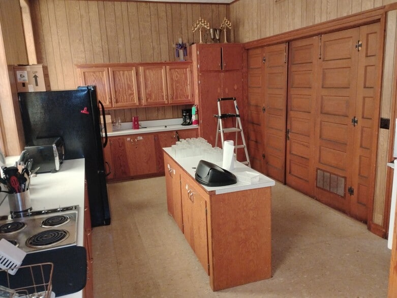 More Photos Of 906 Elm St, Coffeyville Religious Facility For Sale