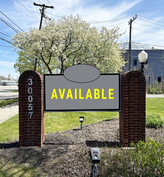 More Photos Of 30057 W 8 Mile Rd, Livonia Warehouse For Lease