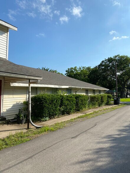 More Photos Of 404 S Adams St, Kemp Religious Facility For Sale