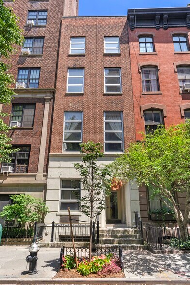 More Photos Of 33 W Ninth St, New York Apartments For Sale