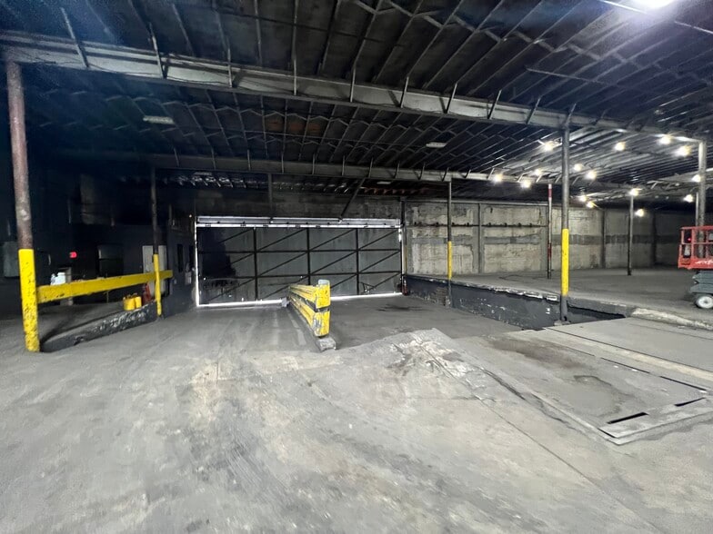 More Photos Of 7275 NW 7th Ave, Miami Warehouse For Sale