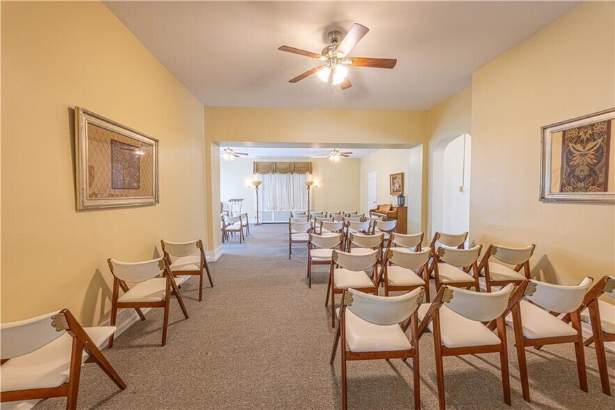 More Photos Of 121 Ridge Ave, Washington Funeral Home For Sale