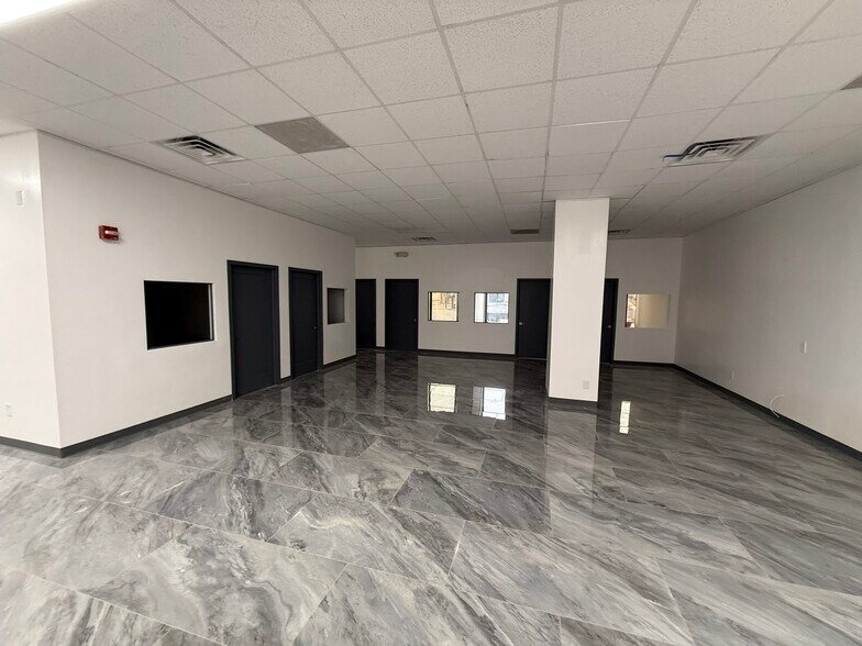 More Photos Of 900 N University Blvd, Jacksonville Medical For Lease