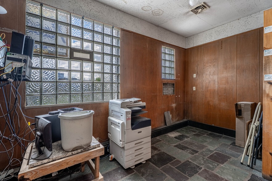 More Photos Of 1085 E Delavan Ave, Buffalo Warehouse For Sale