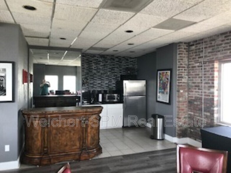 More Photos Of 109 N Main St, Memphis Apartments For Lease
