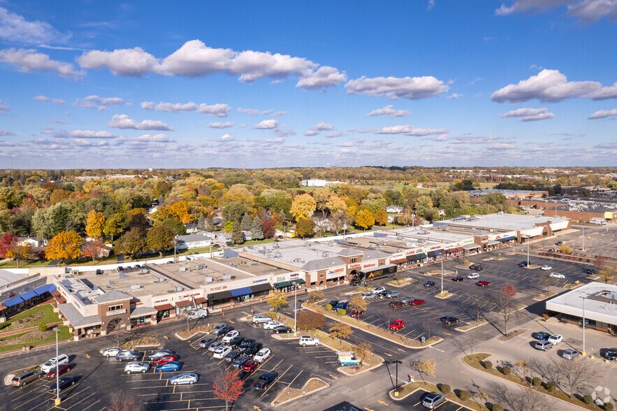 More Photos Of 29 Crystal Lake Plz, Crystal Lake Unknown For Lease