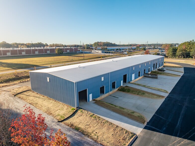 More Photos Of 121 Osage dr, Greenville Warehouse For Lease
