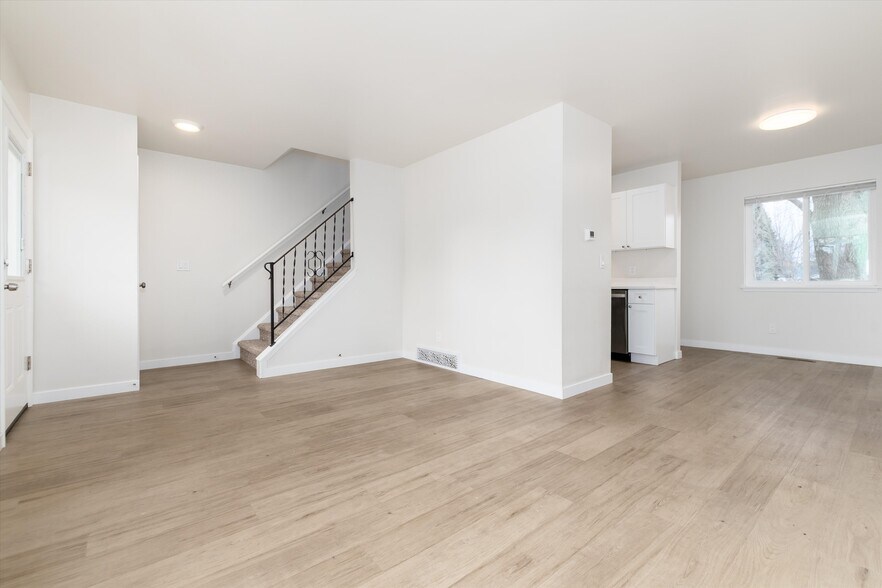 More Photos Of 1842 Hennington Ct, Longmont Multifamily For Sale