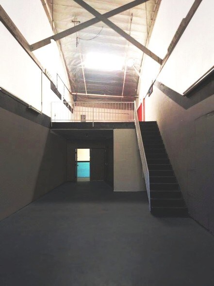 More Photos Of 2302 E 15th St, Los Angeles Industrial For Sale