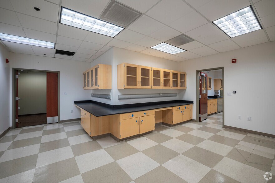 More Photos Of 355 N Wiget Ln, Walnut Creek Office For Sale