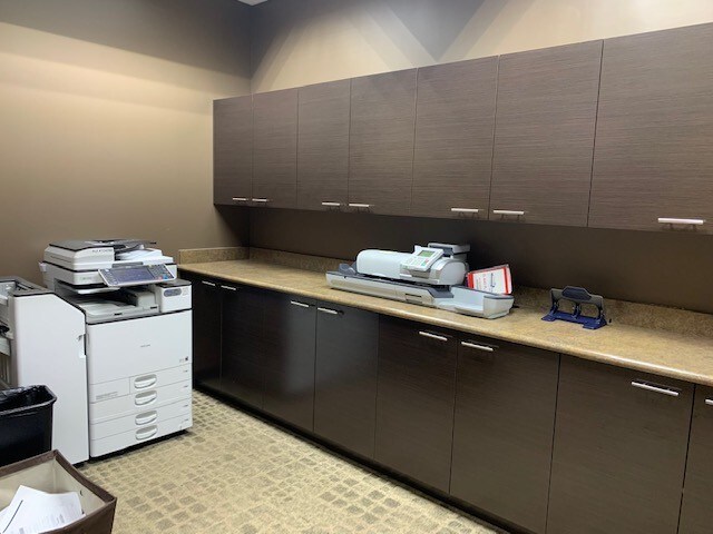 More Photos Of 345 Memorial Dr, Crystal Lake Showroom For Sale