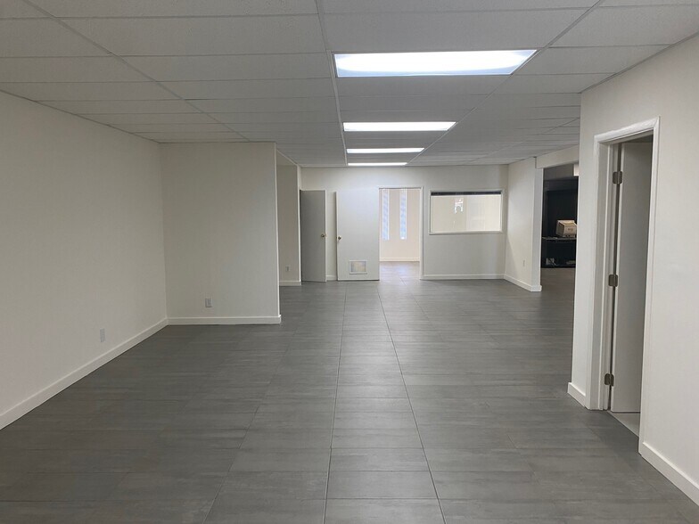 More Photos Of 7225 Alabama Ave, Canoga Park Office For Lease