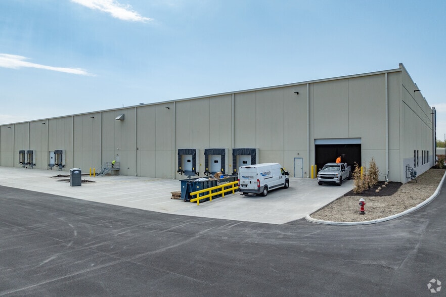 More Photos Of 37988 Avon Commerce Pky, Avon Distribution For Lease