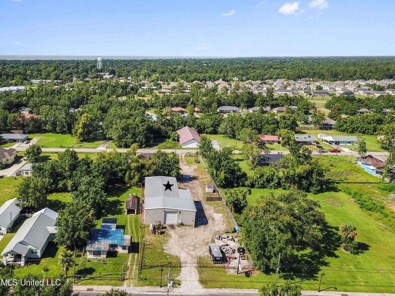 More Photos Of 526 Main St, Bay Saint Louis Warehouse For Sale