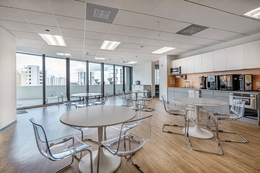 More Photos Of 80 SW 8th St, Miami Office For Lease