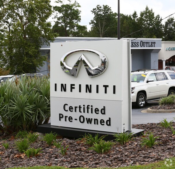 More Photos Of 3355 Capital Cir NE, Tallahassee Auto Dealership For Sale