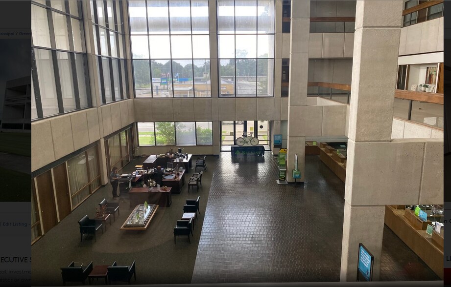 More Photos Of 544 S Main St, Greenville Office For Sale
