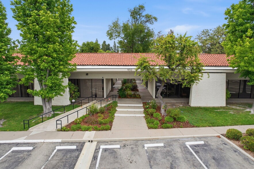 More Photos Of 950 Hampshire Rd, Westlake Village Medical For Lease