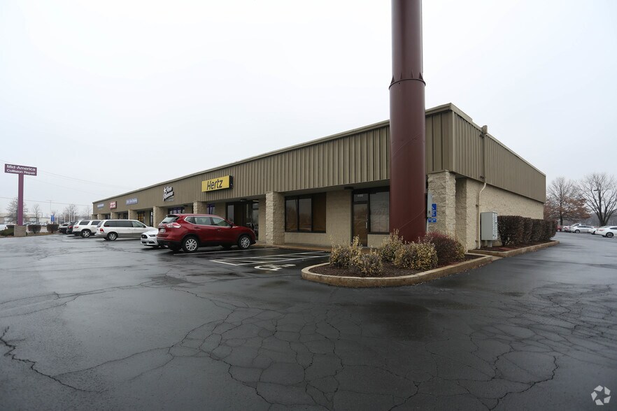 More Photos Of 4300-4372 N Service Rd, Saint Peters Showroom For Lease