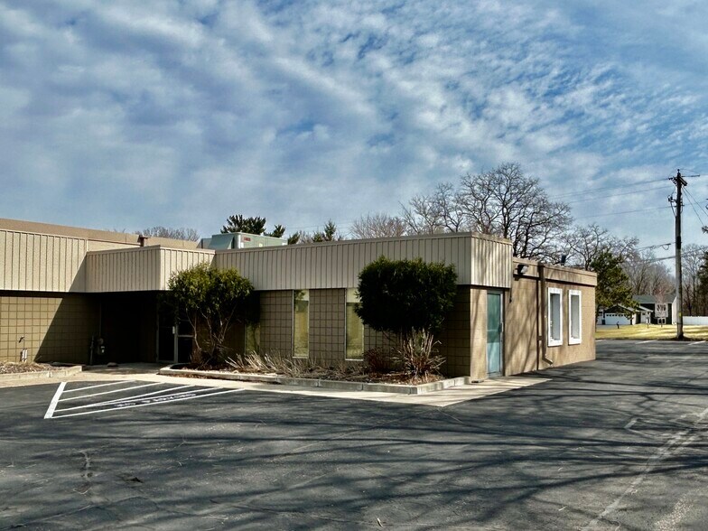 More Photos Of 8535 NE Central Ave, Blaine Office For Sale