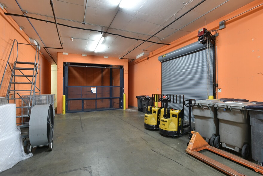 More Photos Of 1800 Northeast Expy, Atlanta Showroom For Lease