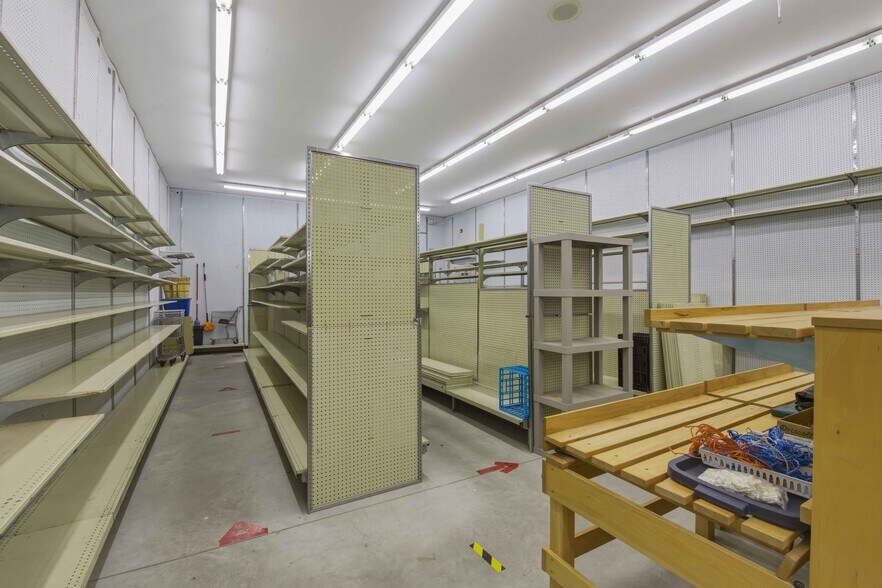 More Photos Of 7024 Hwy 6, Tobermory Storefront Retail Residential For Sale
