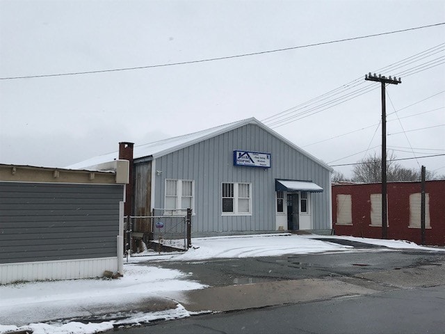 More Photos Of 231 W Market St, Anderson Warehouse For Lease