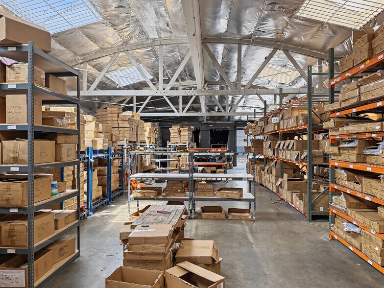 More Photos Of 1507-1509 Maple Ave, Los Angeles Warehouse For Lease