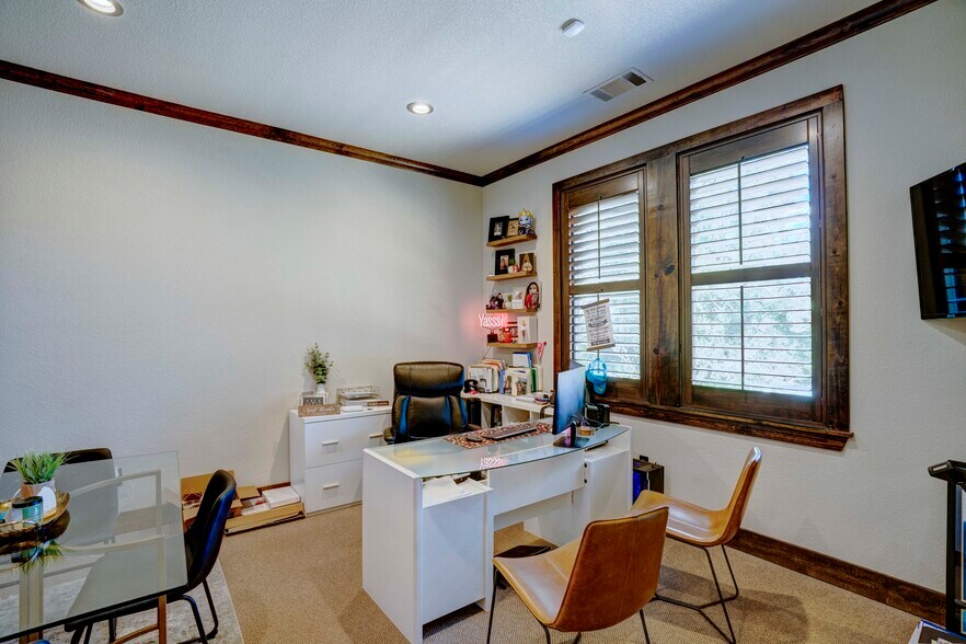 More Photos Of 9125 Belshire Dr, North Richland Hills Office For Lease