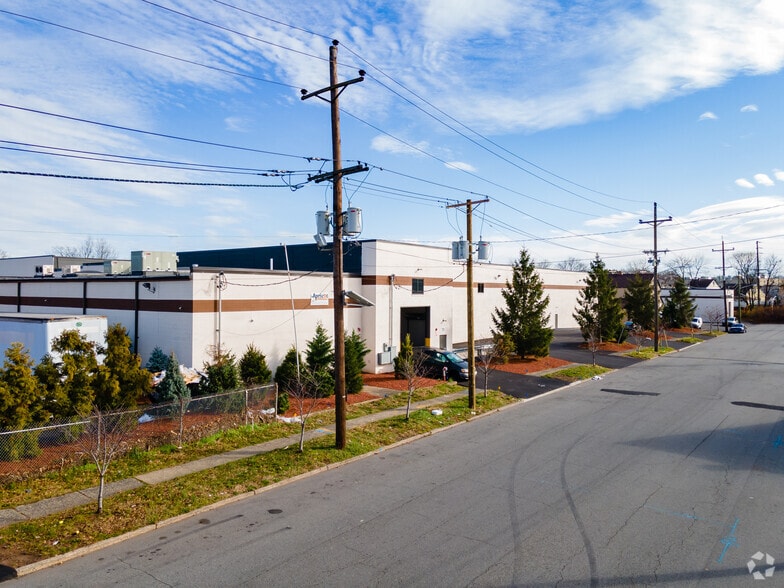 More Photos Of 356-362 Getty Ave, Clifton Warehouse For Lease