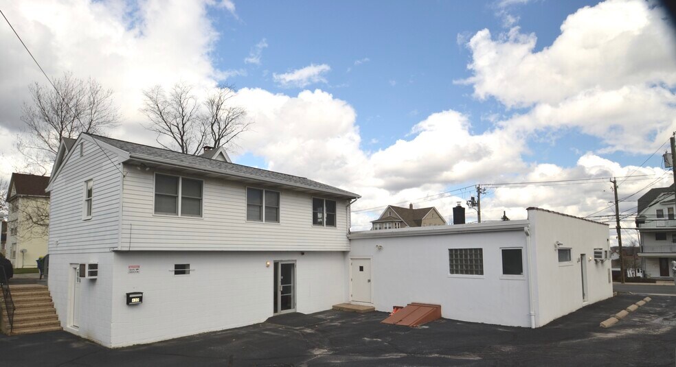 More Photos Of 630 Highland Ave, Waterbury Storefront Retail Residential For Lease