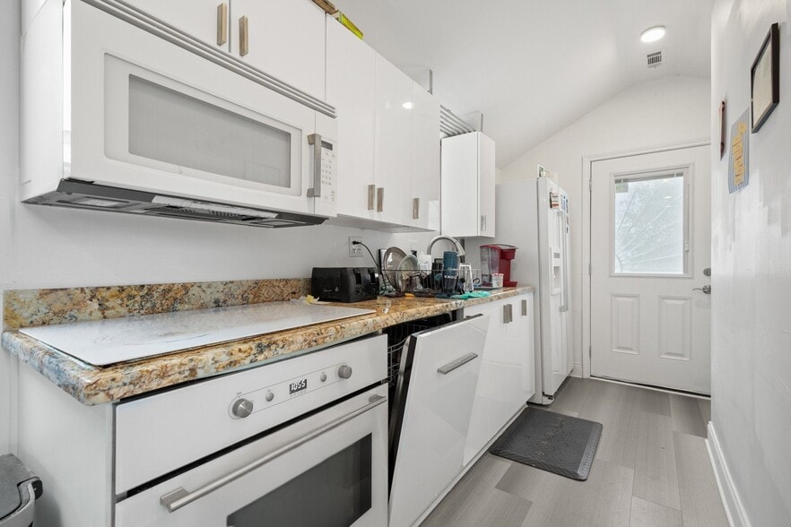 More Photos Of 7700 N Lamar Blvd, Austin Storefront Retail Office For Sale