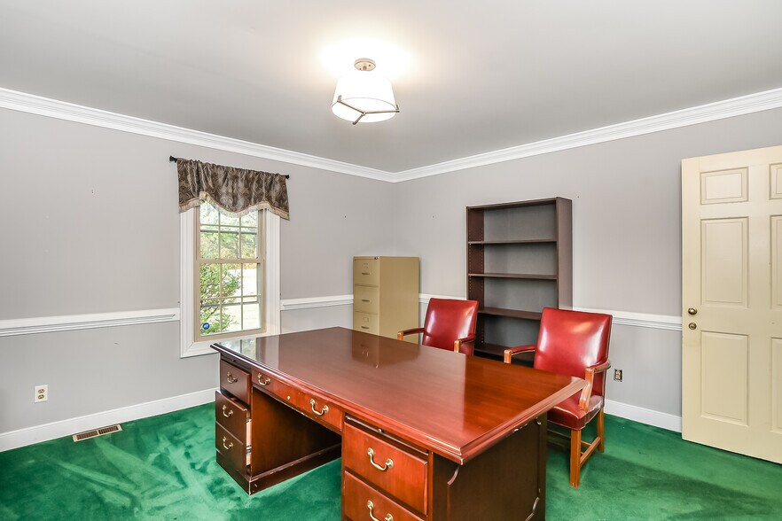 More Photos Of 1900 E Parham Rd, Henrico Office For Sale