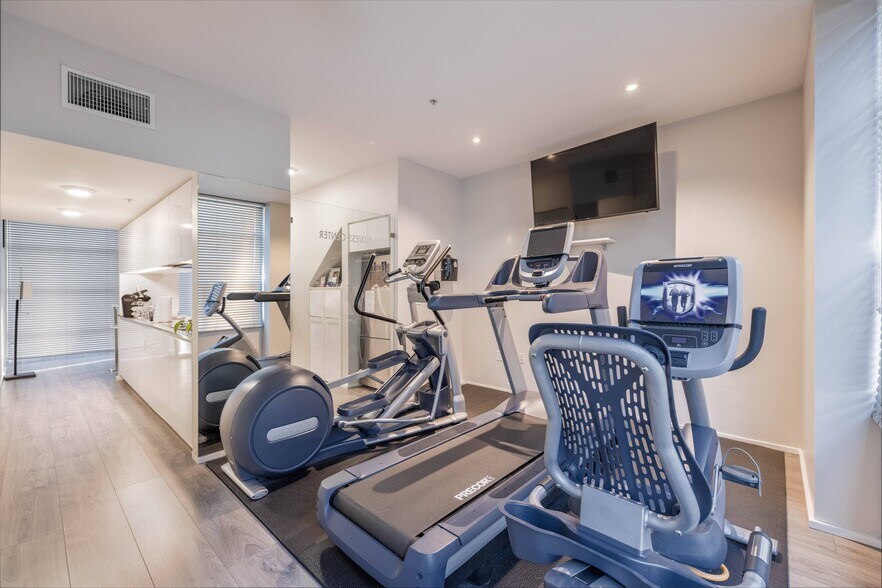 More Photos Of 2015 Hancock St, San Diego Apartments For Sale