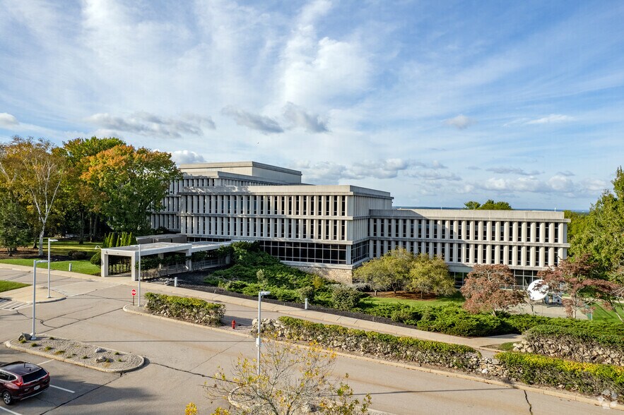 More Photos Of 700 Quaker Ln, Warwick Office For Lease