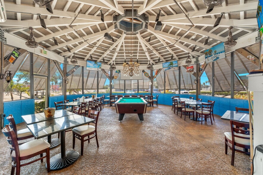 More Photos Of 17650 San Carlos Blvd, Fort Myers Supermarket For Sale