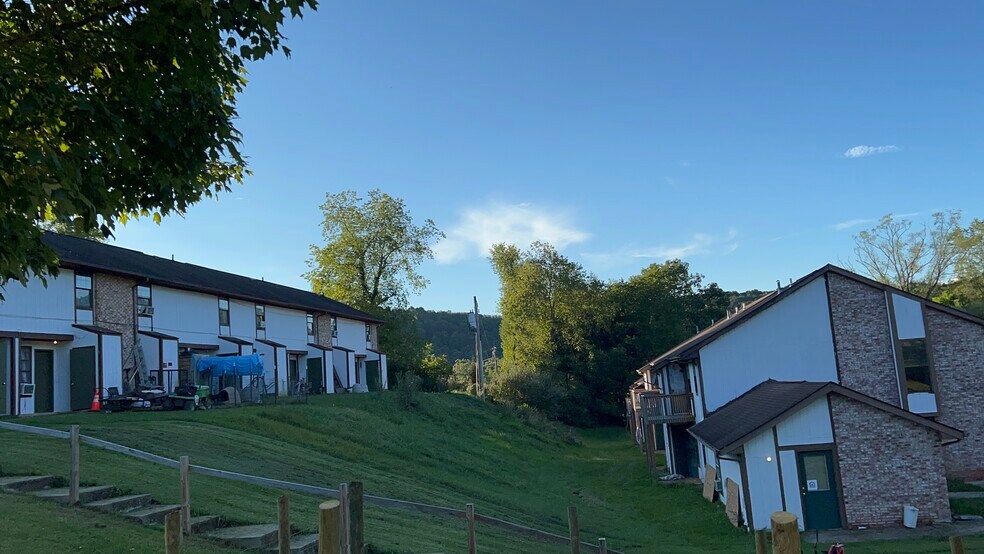 More Photos Of 237 Sherrad St, Marlinton Apartments For Sale