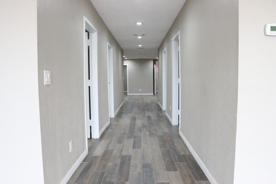 More Photos Of 2403 Avenue O, Eunice Warehouse For Lease